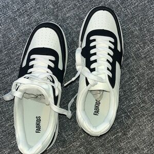 ☀️ 3 / $15 Sale ☀️ Adult shoes (FabKids brand) 7 male, 8.5 female.